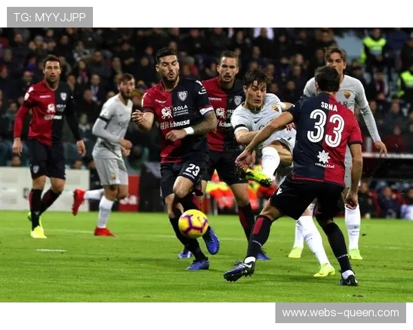 贝尔加莫雨战低温难阻球迷热情，亚特兰大主场氛围火热